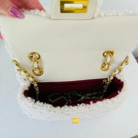 NWOT Cream Plush Shoulder Bag Fashion Fluffy Crossbody Purse Gold Hardware - Picture 7 of 10